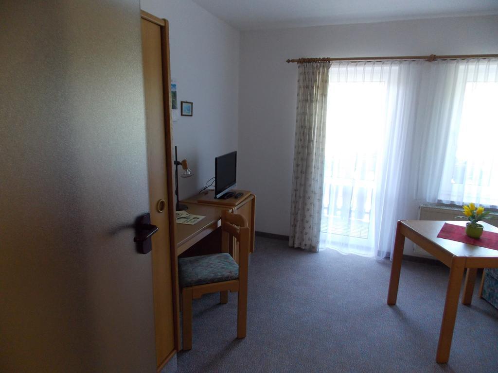 Landhotel Weisses Roess'L Adorf Quarto foto
